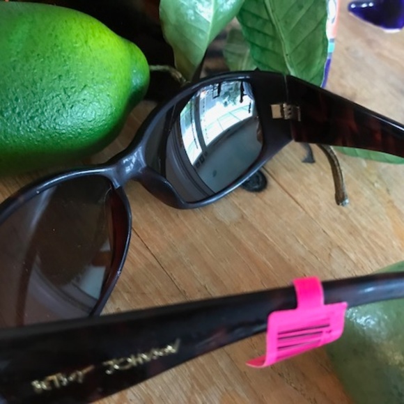 BETSEY JOHNSON Espresso Tortoise  UV Sunglasses 14 main image 5